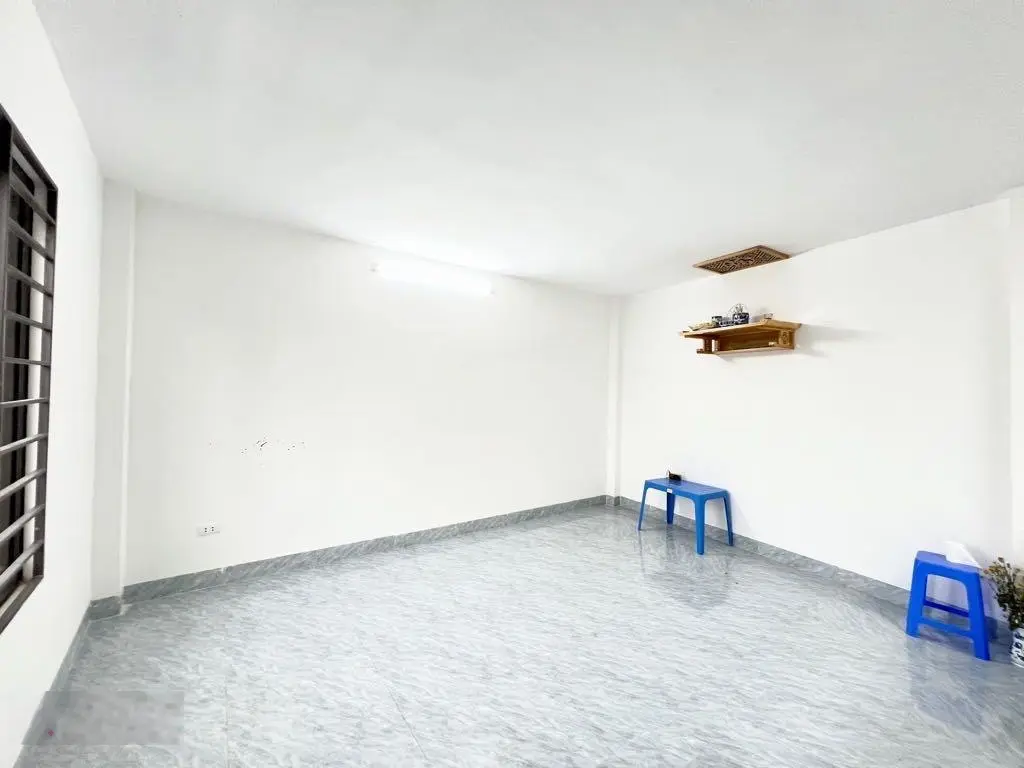 Bán nhà Hoàng Mai - ô tô đỗ cổng - kinh doanh - ngõ rộng thoáng - 3PN. Giá: 6,05 tỷ. LH: 0779 548 ***