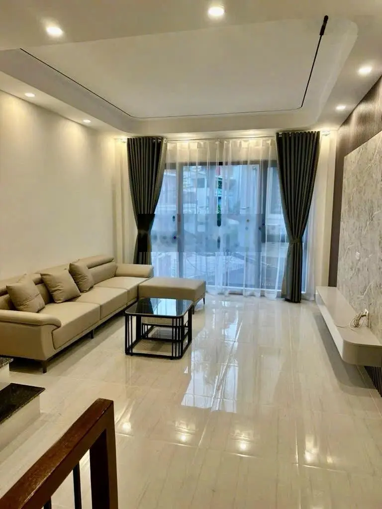 Nhà mới phố Đàm Quang Trung, quận Long Biên 6 tầng 2 thoáng gần cầu Vĩnh Tuy Aoen Mall