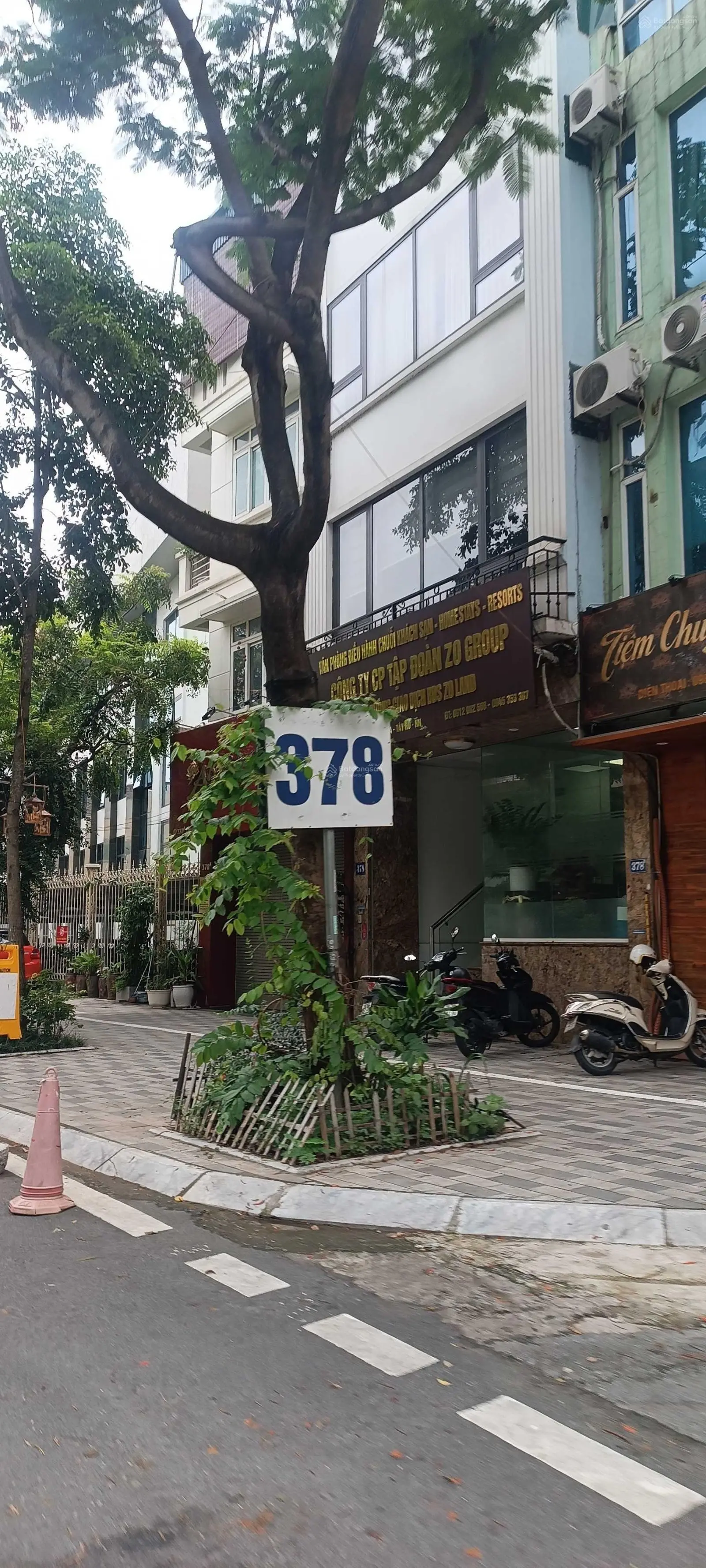 Mặt phố, Lạc Long Quân, quận ủy 200 m, 6m MT (vuông). giá: 60 tỷ. LH em: 0362 889 ***