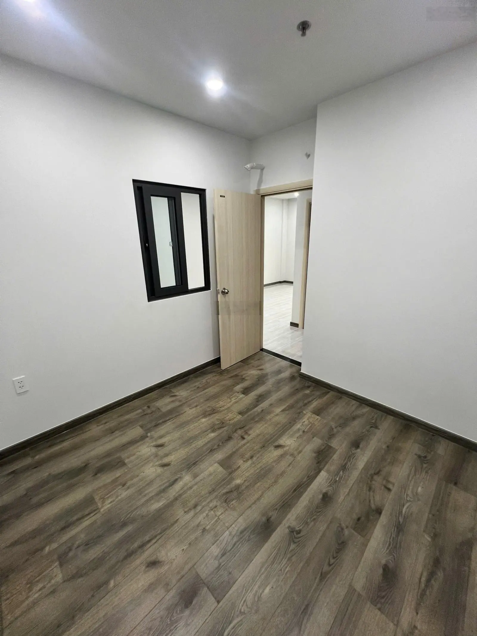Bán căn hộ Bcons Polygon giá 2ty050 lỗ 165tr ,lh 0907 035 ***