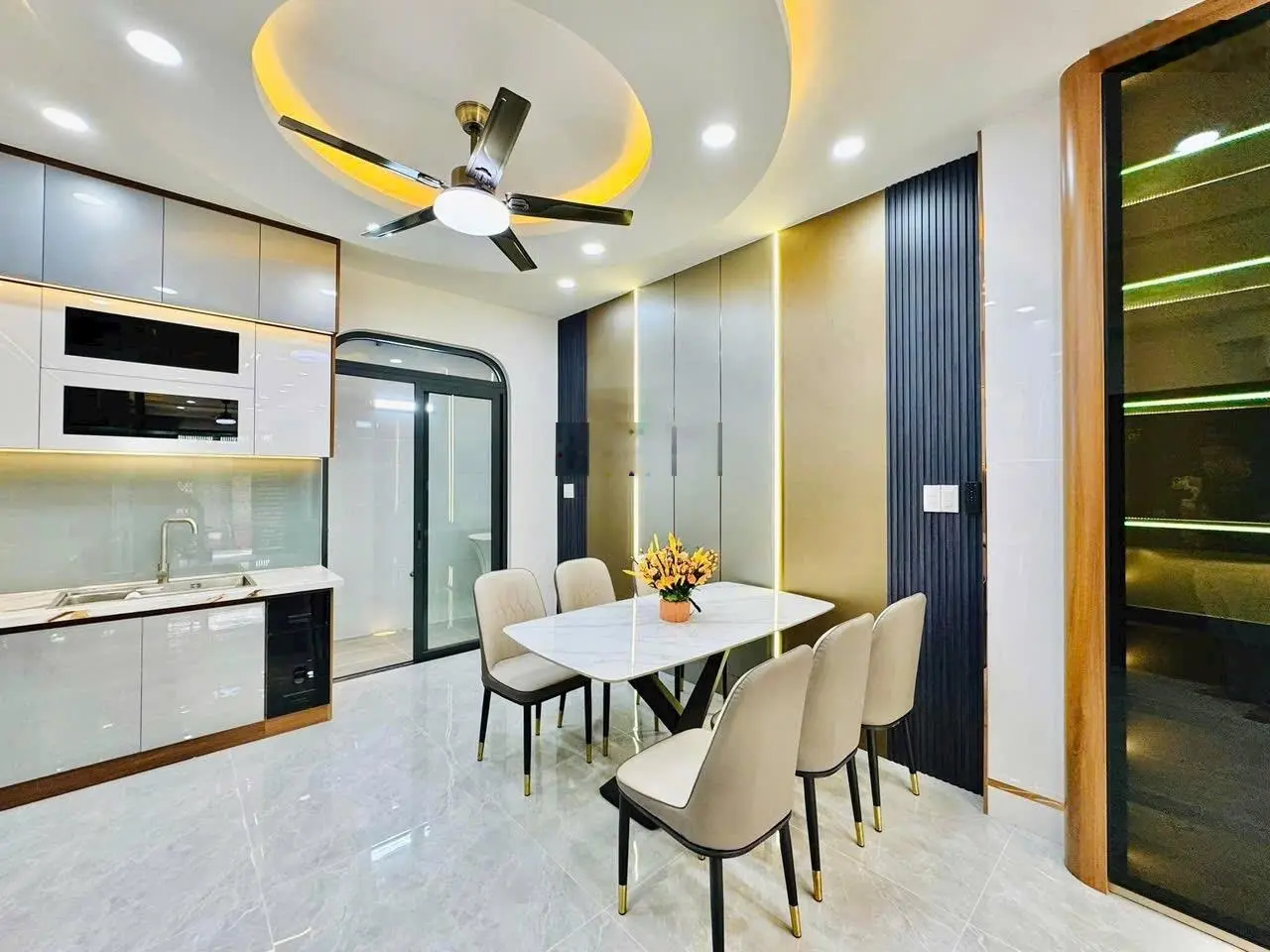Sang nhượng nhà 41m2 đường Yên Thế, Tân Bình. Gần công viên Gia Định. Sổ sẵn. Cho thuê 15tr