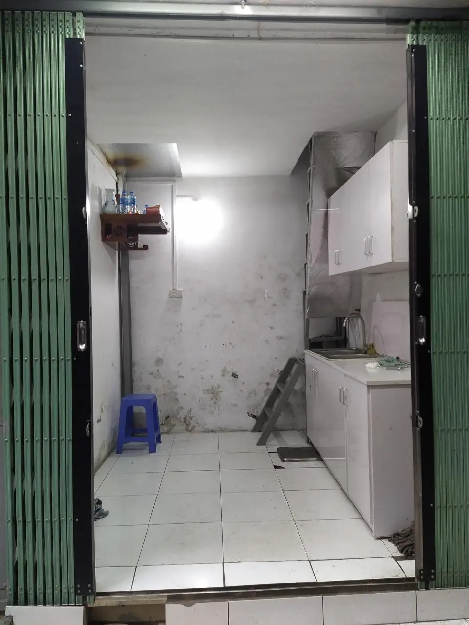 Cần bán nhà phố Bùi Ngọc Dương, 3 tầng, 2 ngủ, mặt ngõ ô tô kinh doanh