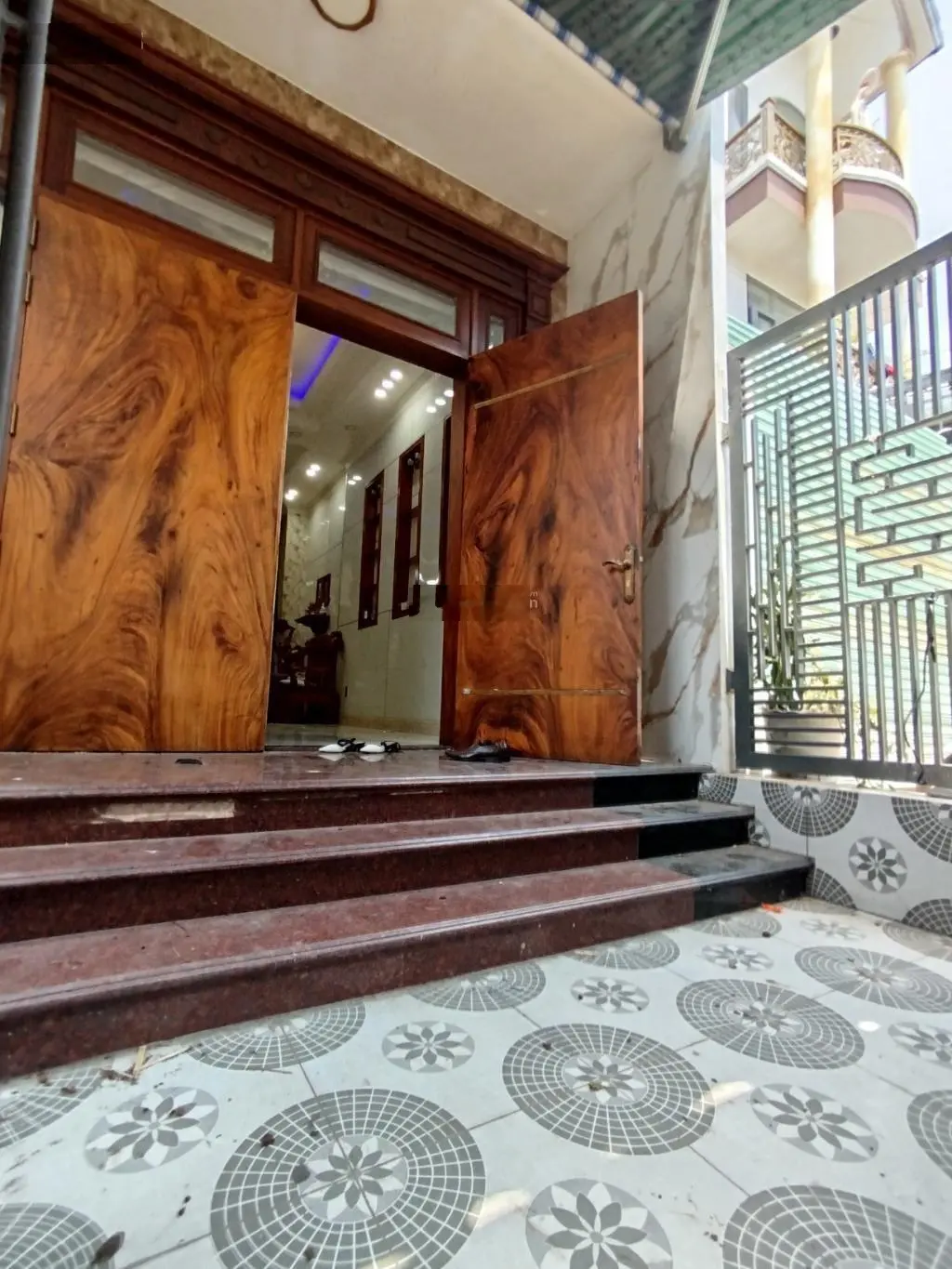 Bán nhà nhanh - dt lớn 248m2 - ngang 12m - nhà 3 tầng - chủ giảm 12tỷ2 xuống còn 10tỷ - chốt ngay.