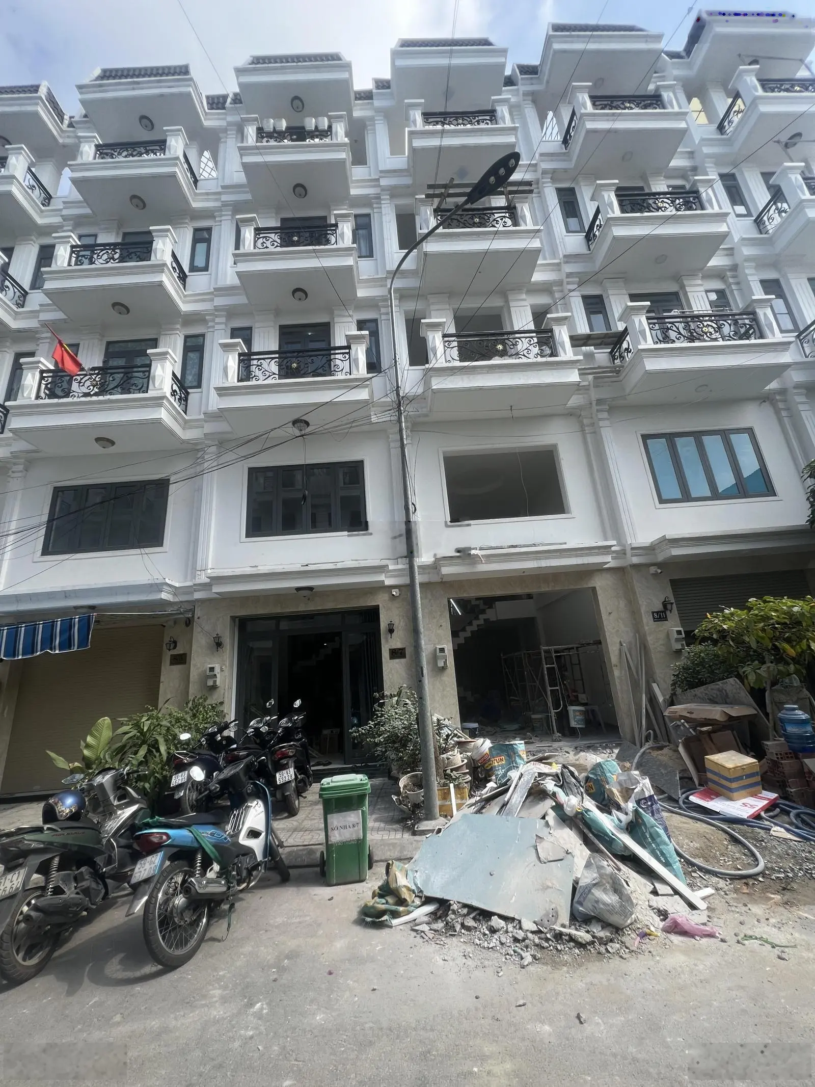 Nhà phố LK, 5 tầng, 4x13 (250m2 sàn), đường 8m, 50m ra Trần Thị Cờ
