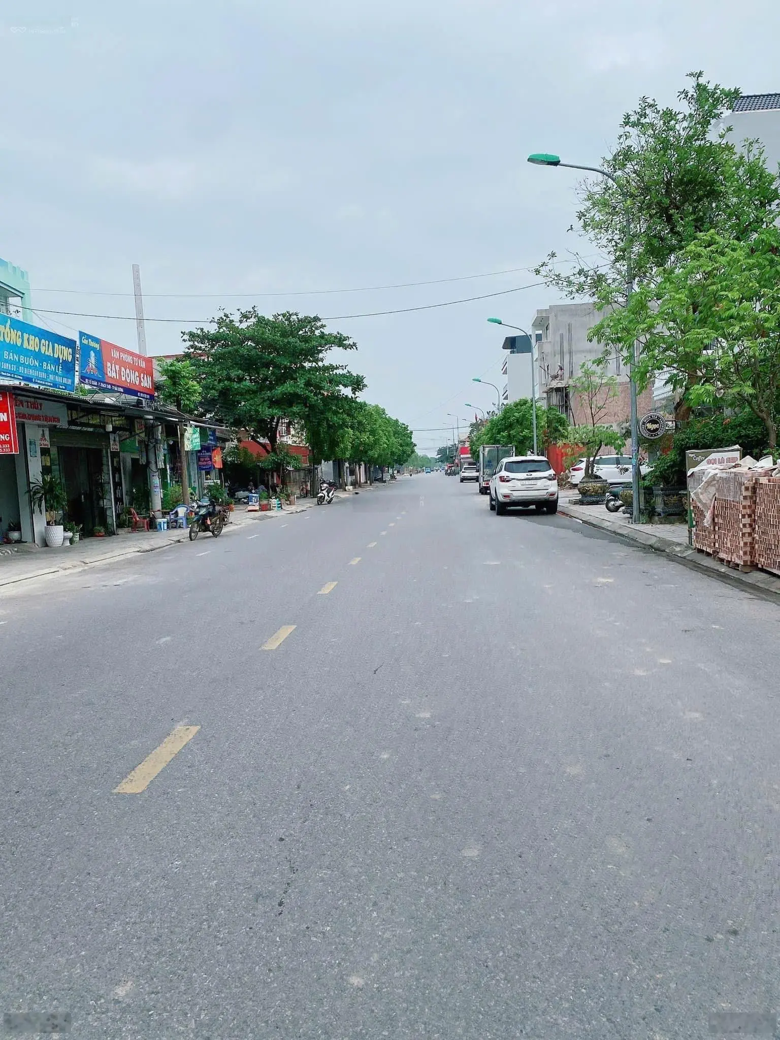 Chính chủ bán đất mặt phố Thạch Khôi, khu trung tâm buôn bán sầm uất, gần các trường học, UBND...