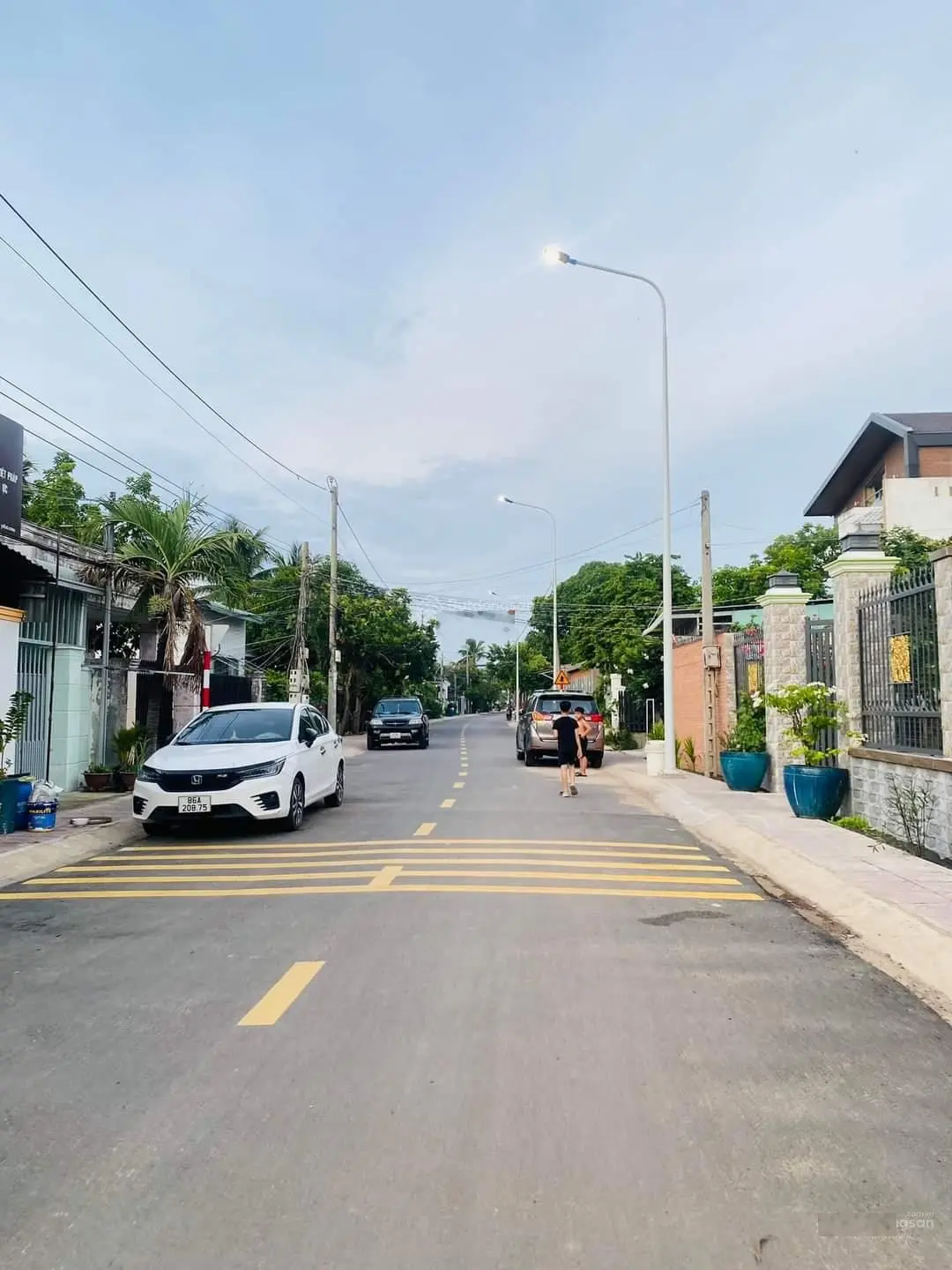 Nhà mặt tiền Bế Văn Đàn gần ngay công viên Bình Nhâm CMT8