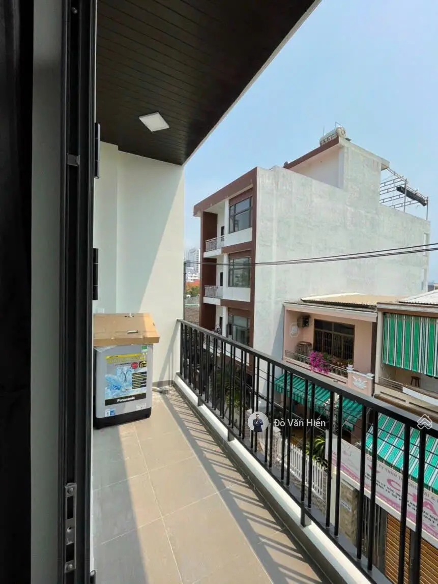 Tòa căn hộ sát phan tứ, mới xây dựng, chỉ cách biển 200 mét