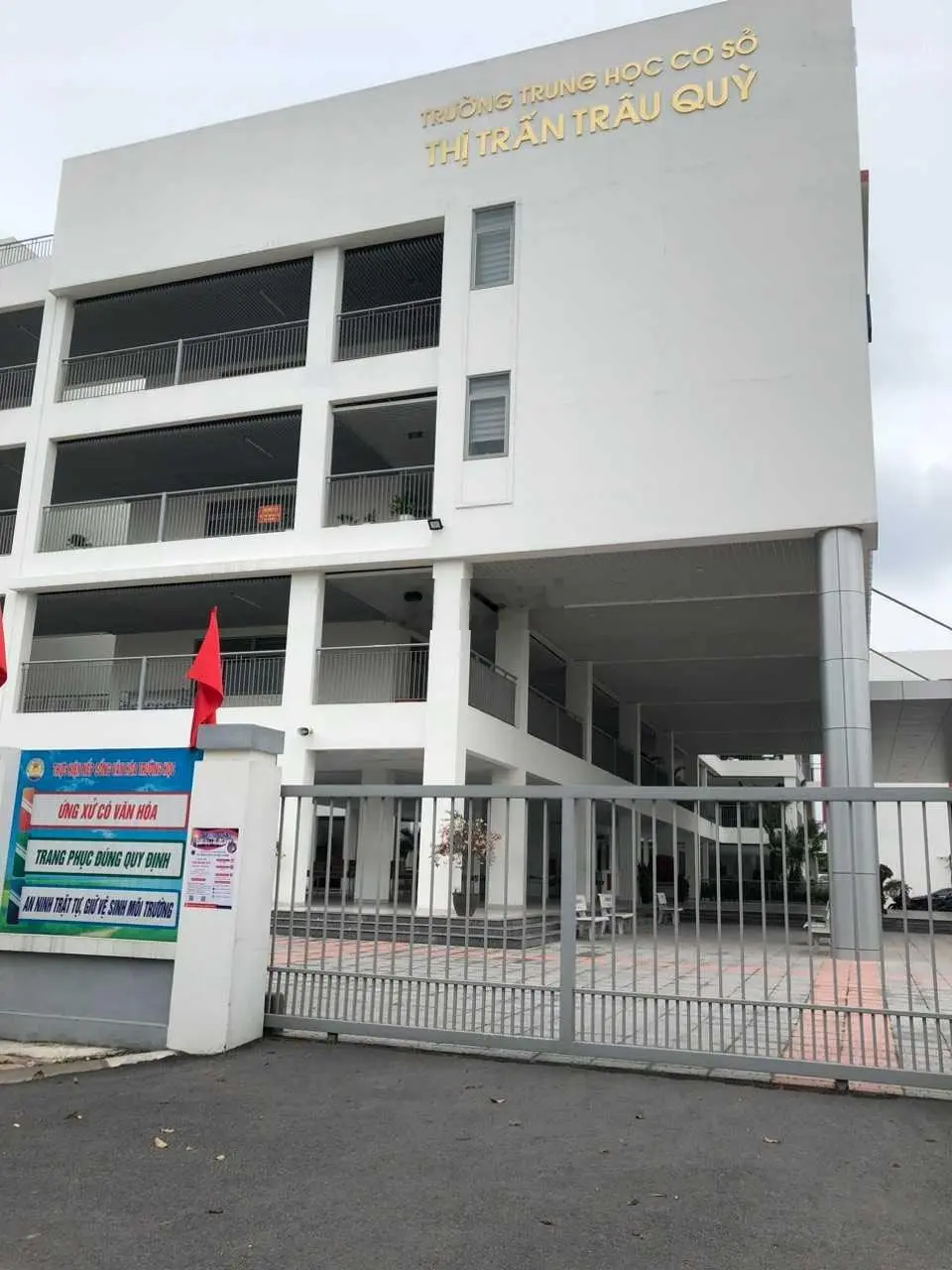 Bán nhà Trâu Quỳ Ngô Xuân Quảng ngõ thông - gara ôtô DT 76m x 3tầng giá 6,6tỷ LH 0988 009 *** xem nhà