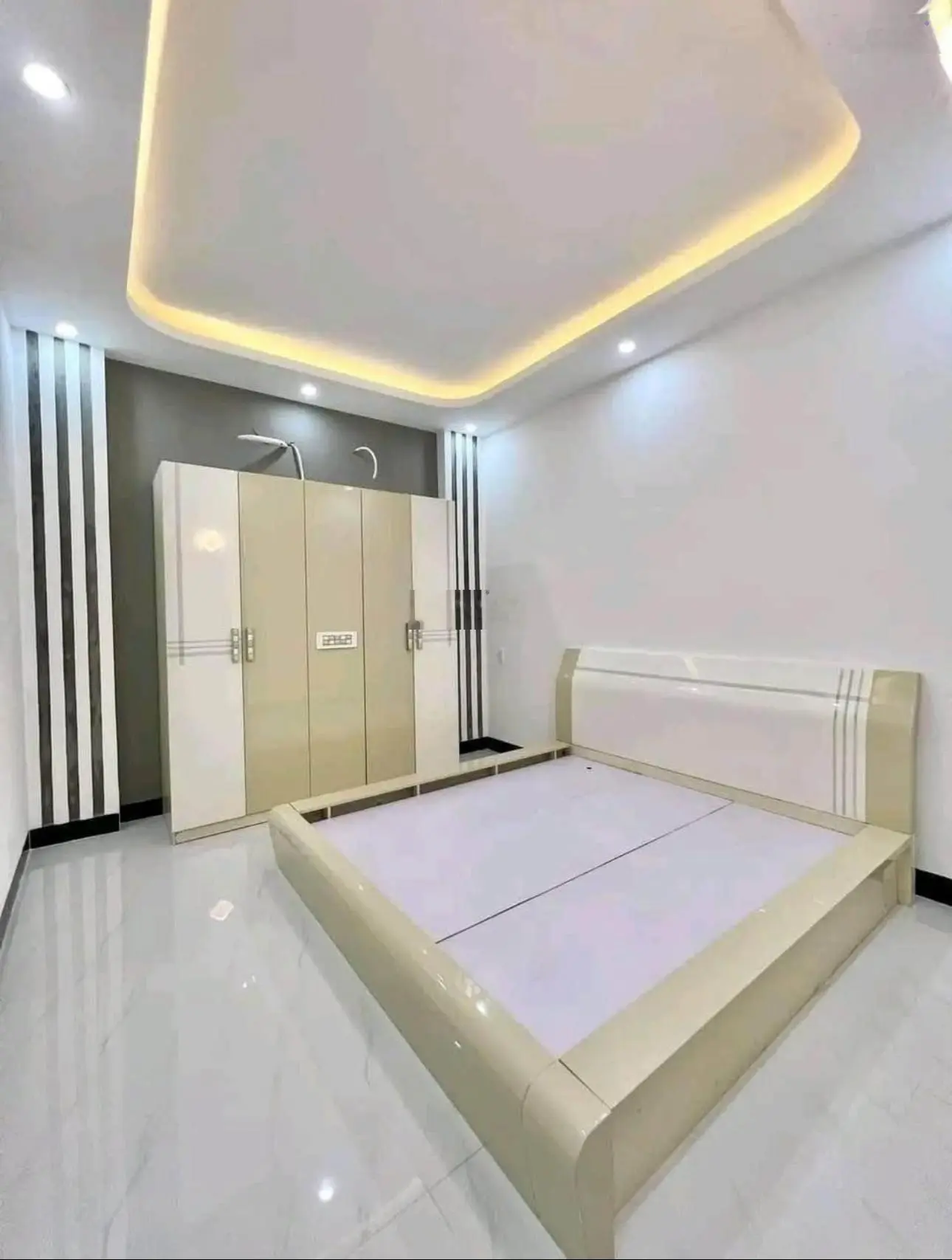 Sở hữu ngay căn nhà ngay chợ Bình Chánh giá rẻ. Sổ riêng. DT 80m2. MT 8m. Giá 1 tỷ 350