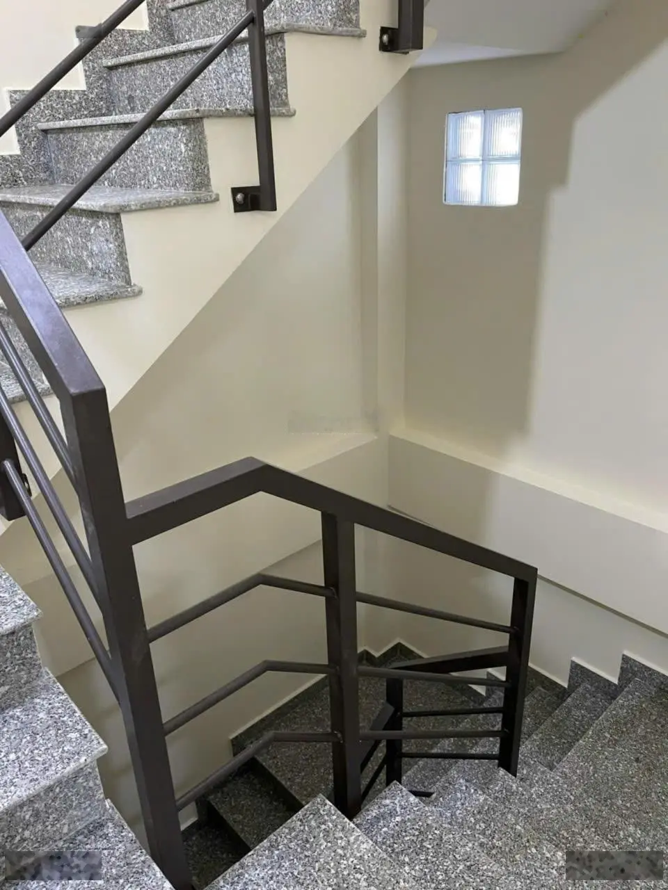 Bán tòa nhà Đức Diễn, Bắc Từ Liêm, 8 tầng, mặt tiền 8m. Vỉa hè rộng, có PCCC, có hoàn công trên sổ