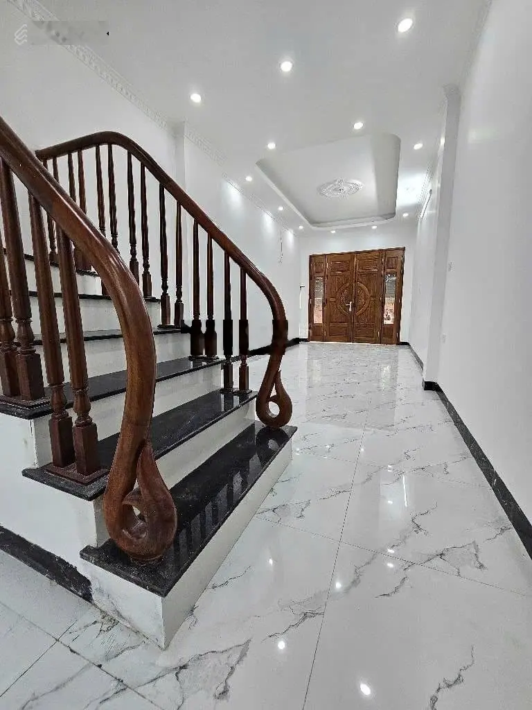 Nhà ĐẸP 5 Tầng, 44m2, Phố Trạm, Gần Cầu Vĩnh Tuy, Long Biên, Kết nối Sang Vinhomes Gần