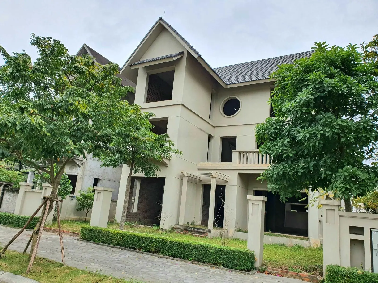 Bán biệt thự 300m2 giá rẻ nhất 22,5 tỷ. Liên hệ: 0962 204 ***