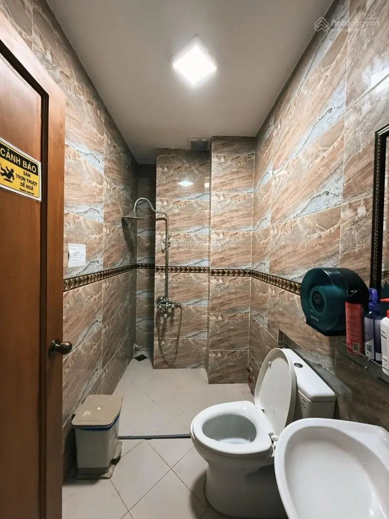 Bán nhà mặt tiền Cách Mạng Tháng 8, Quận 10 - 7 tầng có thang máy Nhật - 105m2 (4.2 x 25) chỉ 28 tỷ
