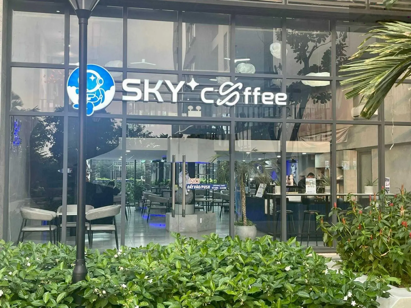 Cần bán gấp căn hộ C Sky View 2PN căn gốc view hồ bơ Tầng Cao Nhận Nhà Ở Ngay.