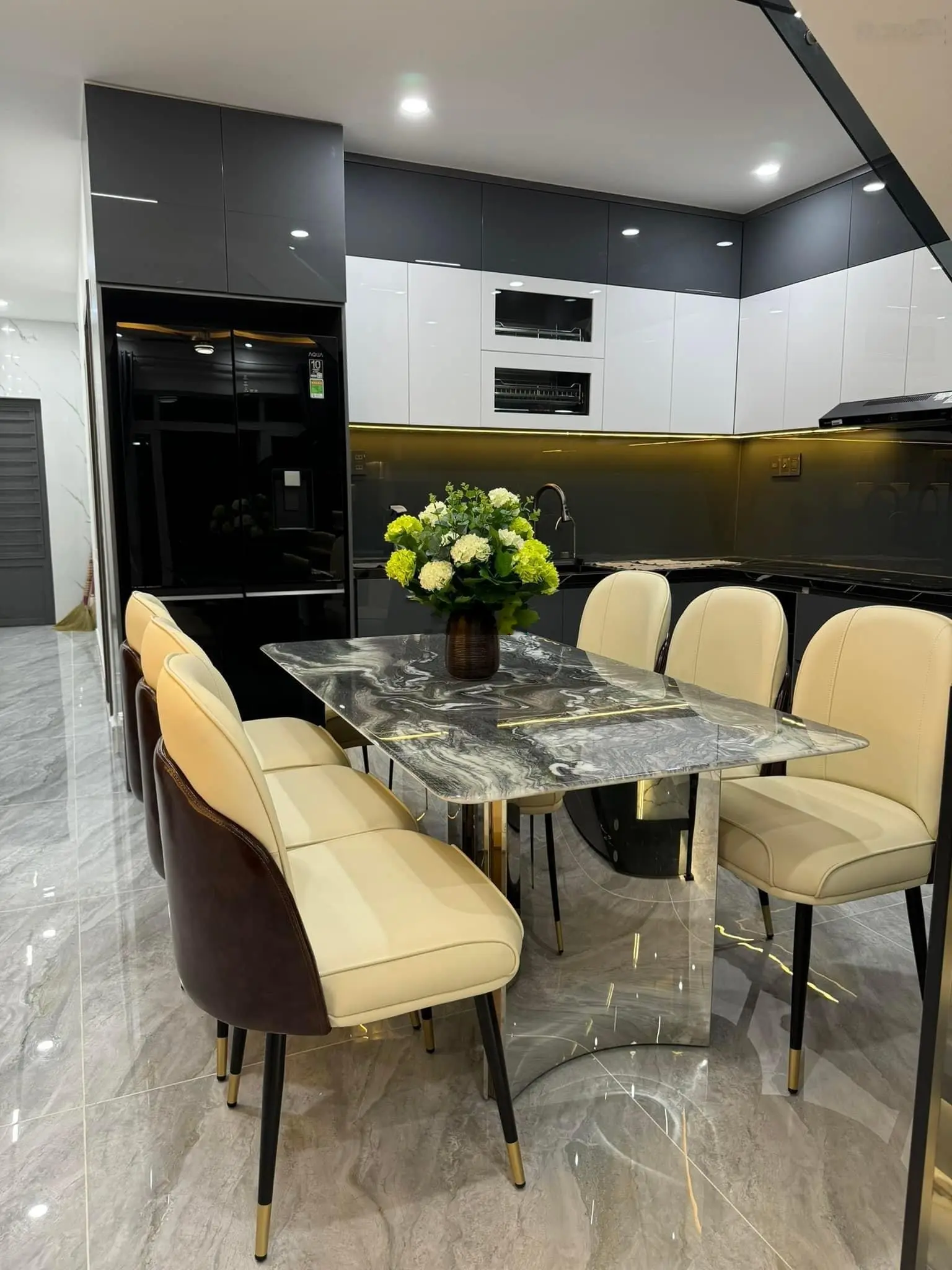 Siêu phẩm nhà 3,5 tầng đúc mặt tiền đường Nguyễn Xí - Sát biển Nguyễn Tất Thành - Liên Chiểu