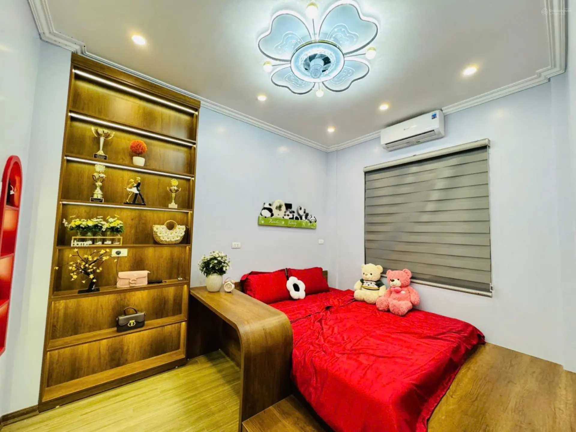 Mặt tiền khủng - kinh doanh đỉnh - oto đỗ cửa - ngõ thông khắp ngả, tặng full nội thất