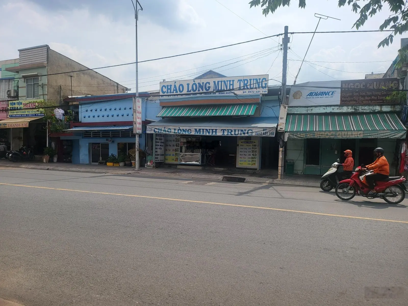 Nhà mặt tiền CMT8 Lái Thiêu đang thuê 20 triệu/tháng diện tích 180m2 ngang 7m giá 15 tỷ