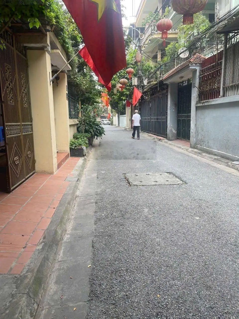 Bán Căn Nhà Lô Góc 2 mặt đường ô tô Tại phố Nguyễn Sơn Khu Hàng Không Vietnam Airline