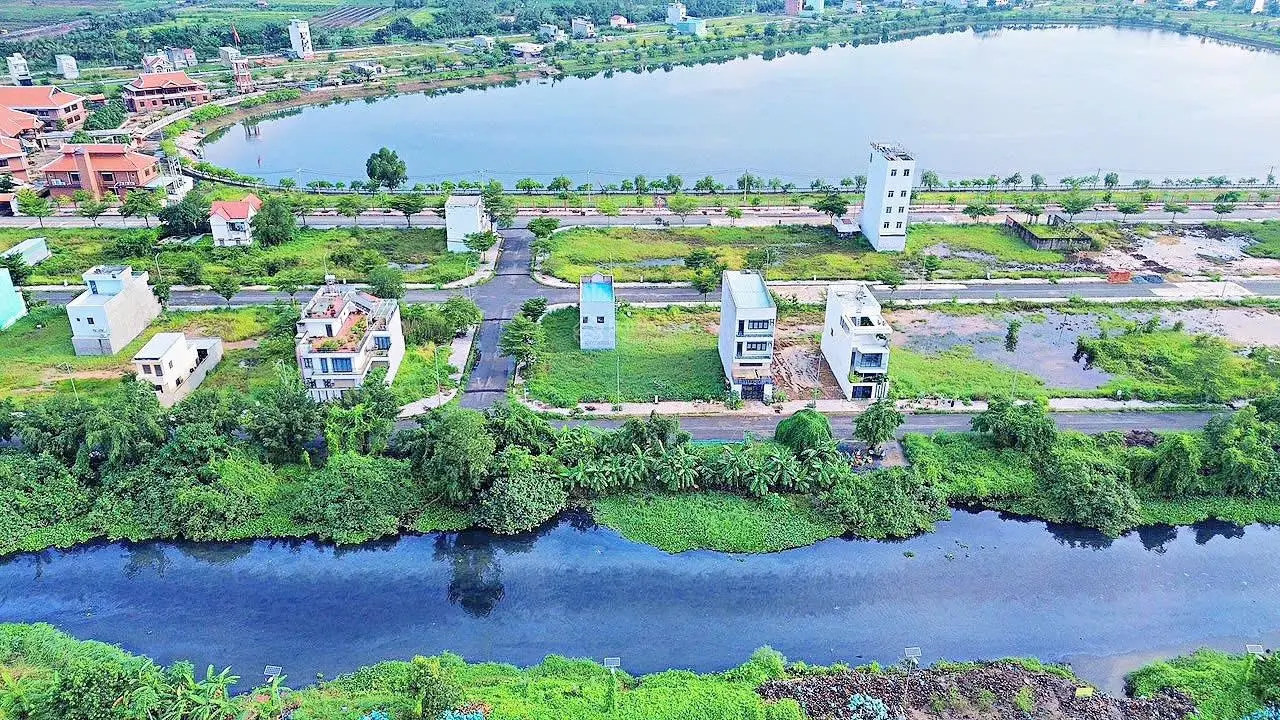 Bán đất chính chủ lô đất 105m2 vị trí nằm gần trường học và TTTM bệnh viện