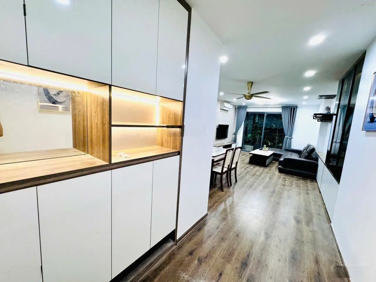 CC bán gấp căn 3N,2VS tòa Thăng Long Capital giá rẻ nhất khu vực, full nội thất vào ở ngay trc Tết