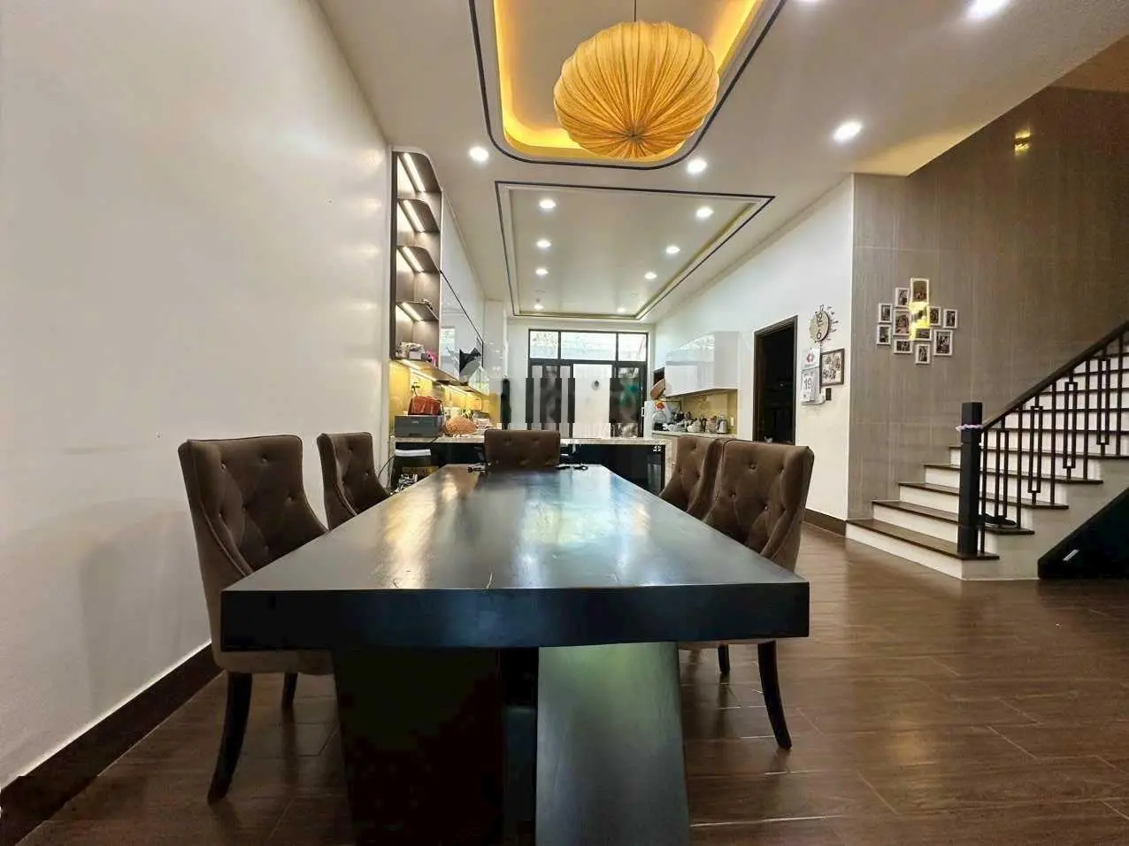 Bán biệt thự hồ bơi khu Compound Trần Não, Bình An, Quận 2. DT 15 x 16m. 3 tầng. Giá bán 38 tỷ