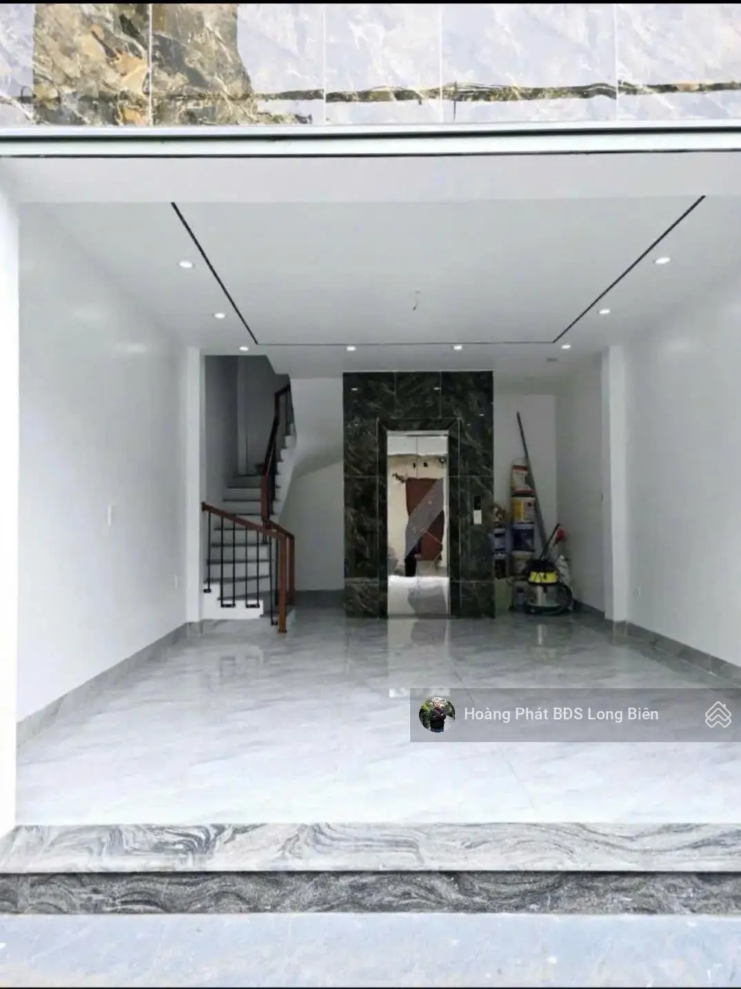Bán Nhà Phố Đàm Quang Trung-Gần Siêu thị Aeon Long Biên. Lô Góc- Thang Máy. 40m x 6T. Lh 0965858116