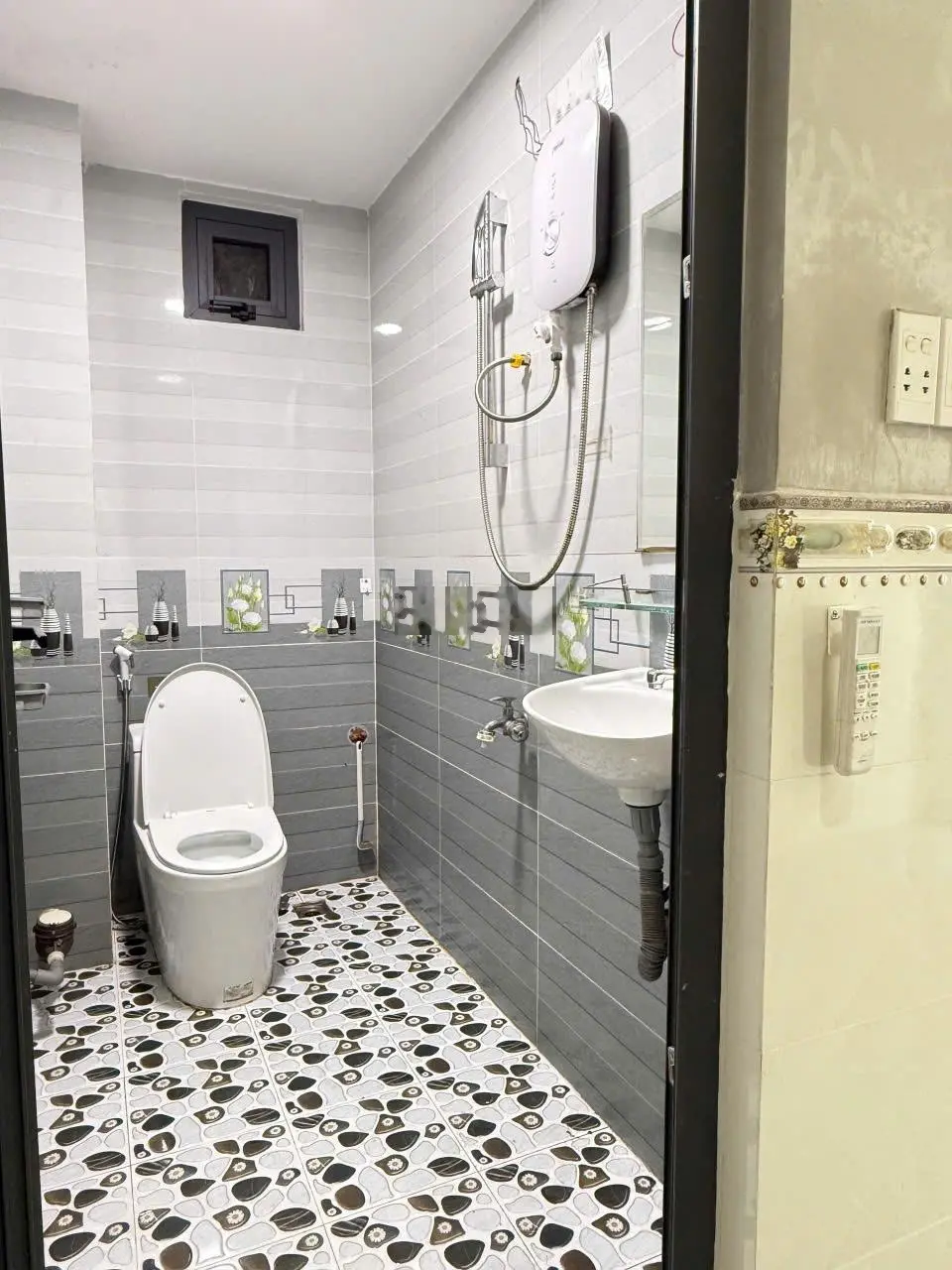 Bán nhà hẻm xe hơi rộng 5m đường Âu Dương Lân P3Q8. 4 lầu 13 phòng. Giá 10.5 tỷ thương lượng