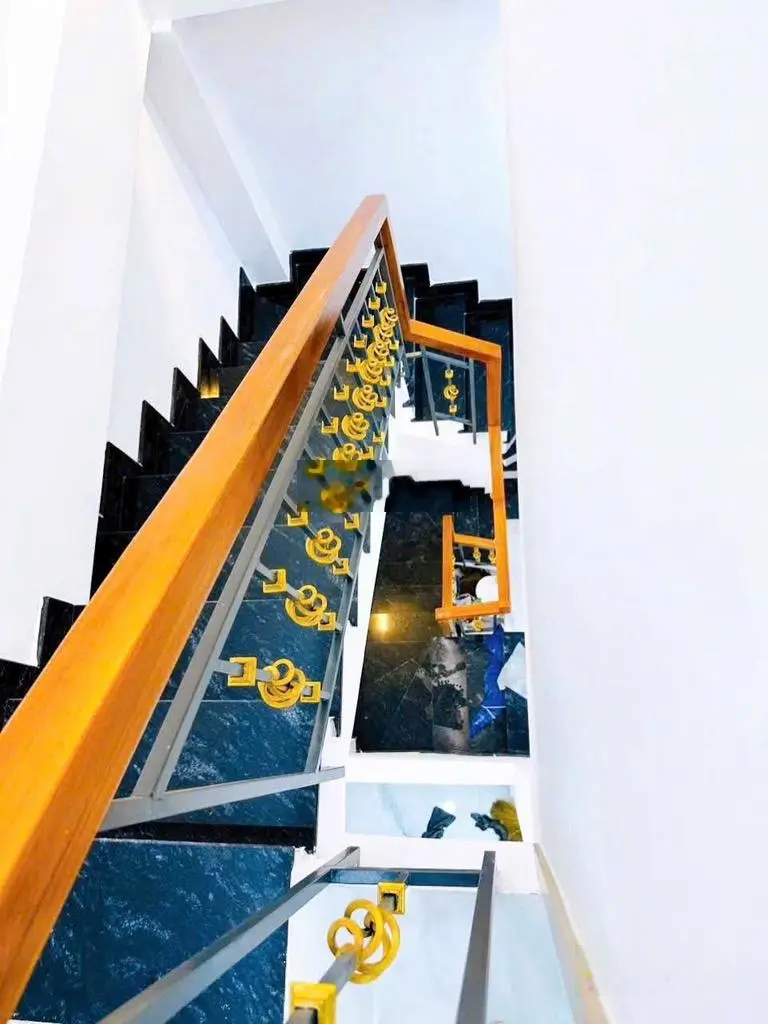 Nhà đẹp vĩnh hội q4- 3 lầu đúc- 35m2 ngang 5,5m - sân rộng - ko qh-chỉ 5 tỷ nhỉnh