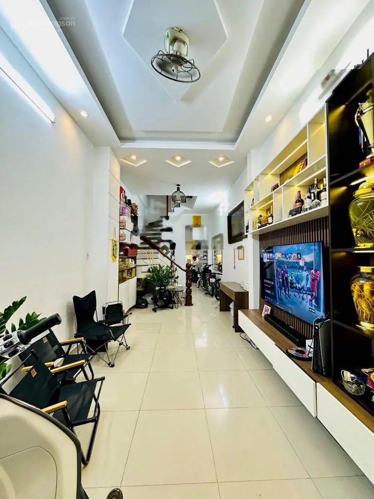 *Đường xe hơi - 1 căn ra MT * [4 tầng] Nguyễn Đình Chính (ko lộ giới)