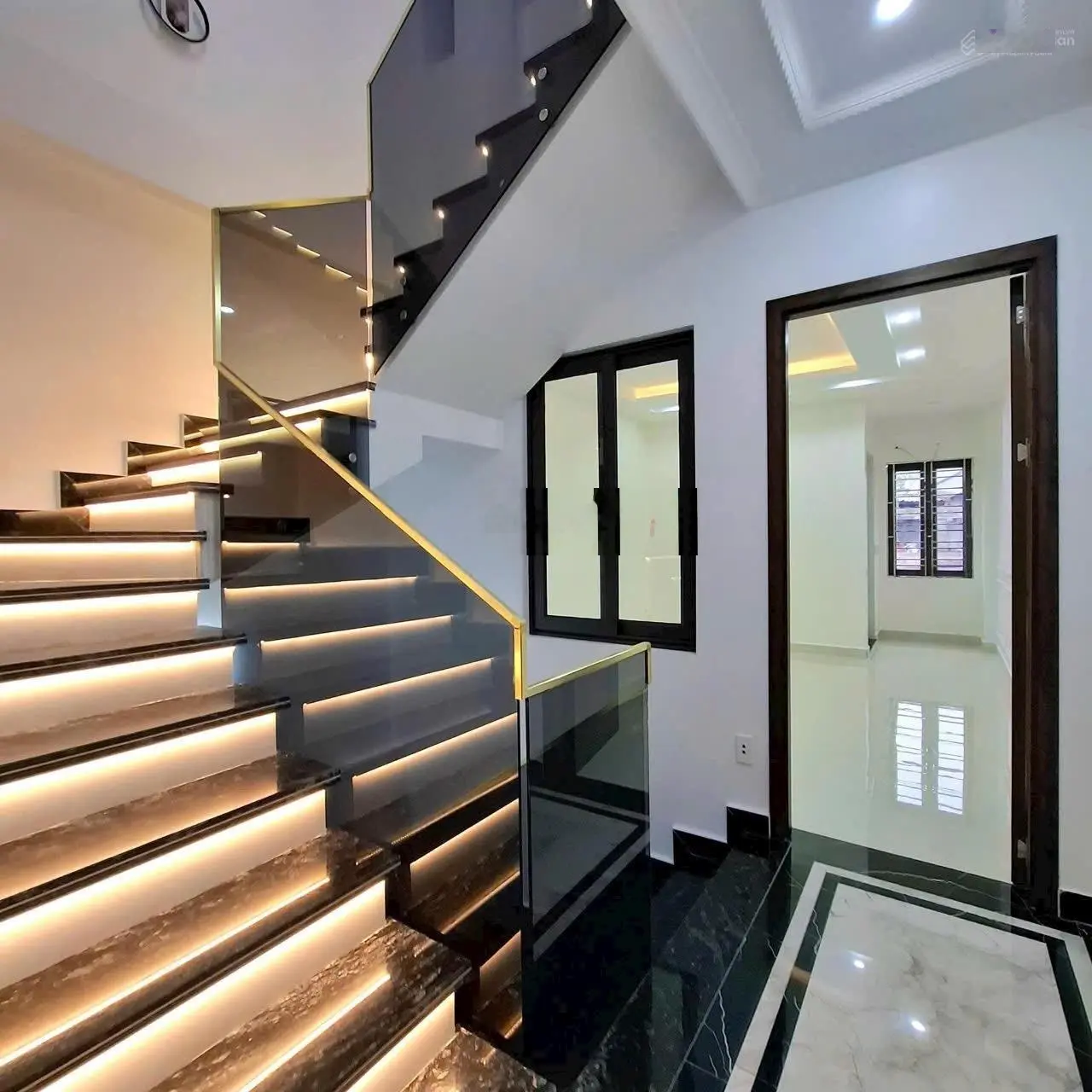 Bán nhà 4 tầng xây mới độc lập phố Hai Bà Trưng