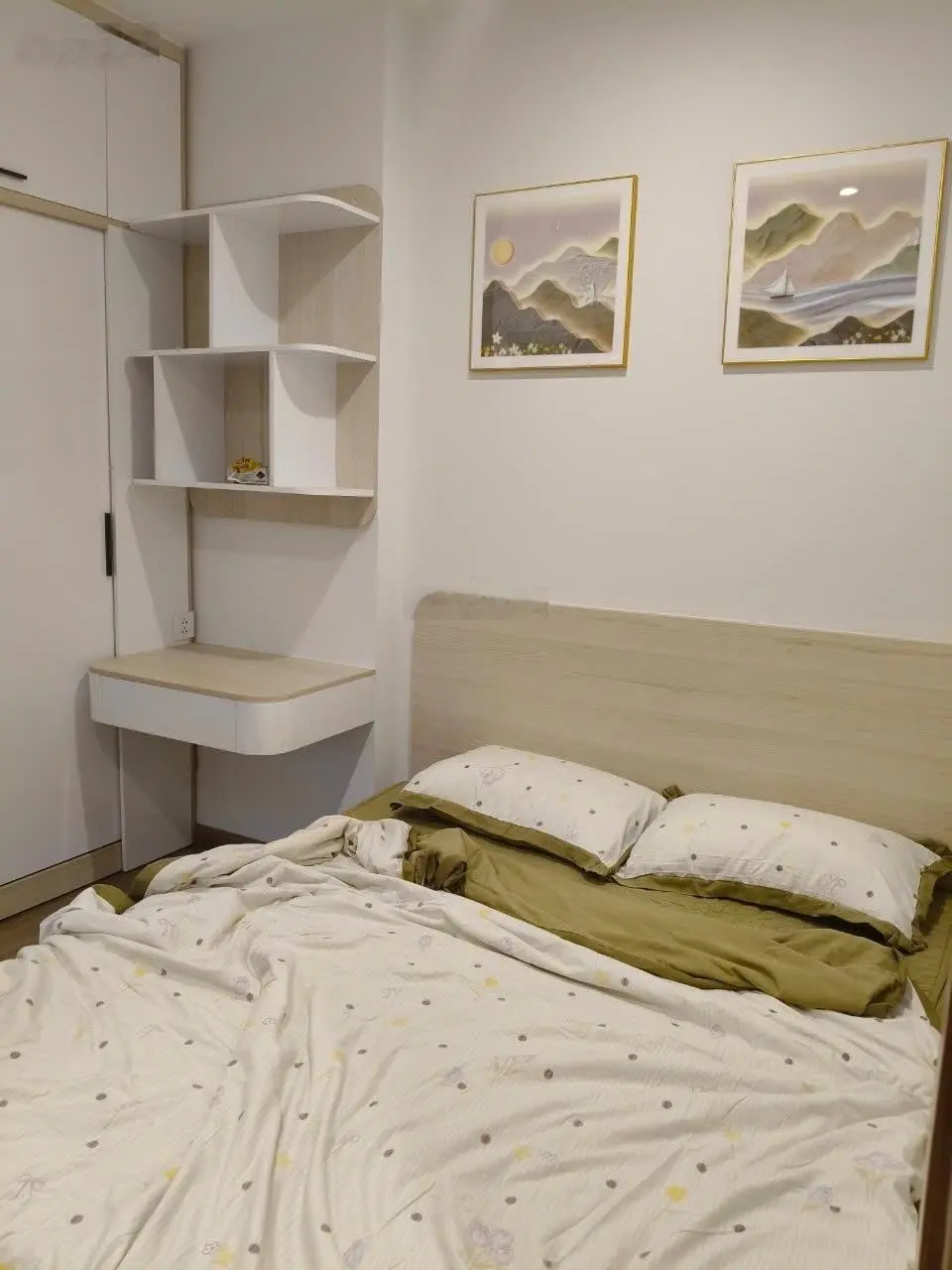 Chính chủ cần bán căn 2N2VS 53m2 full đồ , toà P1 tầng trung hướng tây nam view bể bơi,quảng trường