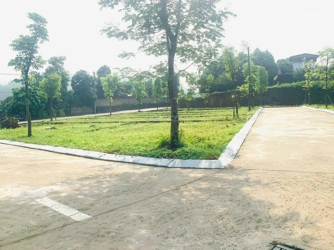 Cần thanh khoản lô góc 2 mặt tiền 100m2 mặt tiền rộng hơn 8m và hơn 12m trục chính Phú Mãn Quốc Oai