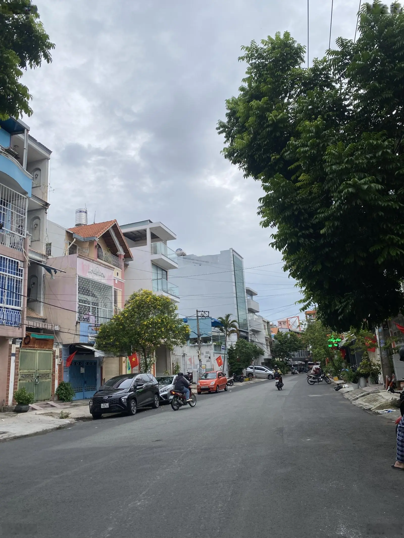 Bán nhà Ung Văn Khiêm phường 25 Bình Thạnh 160m2 ngang 8m hẻm 6m ô tô tránh giá nhỉnh hơn 21 tỷ