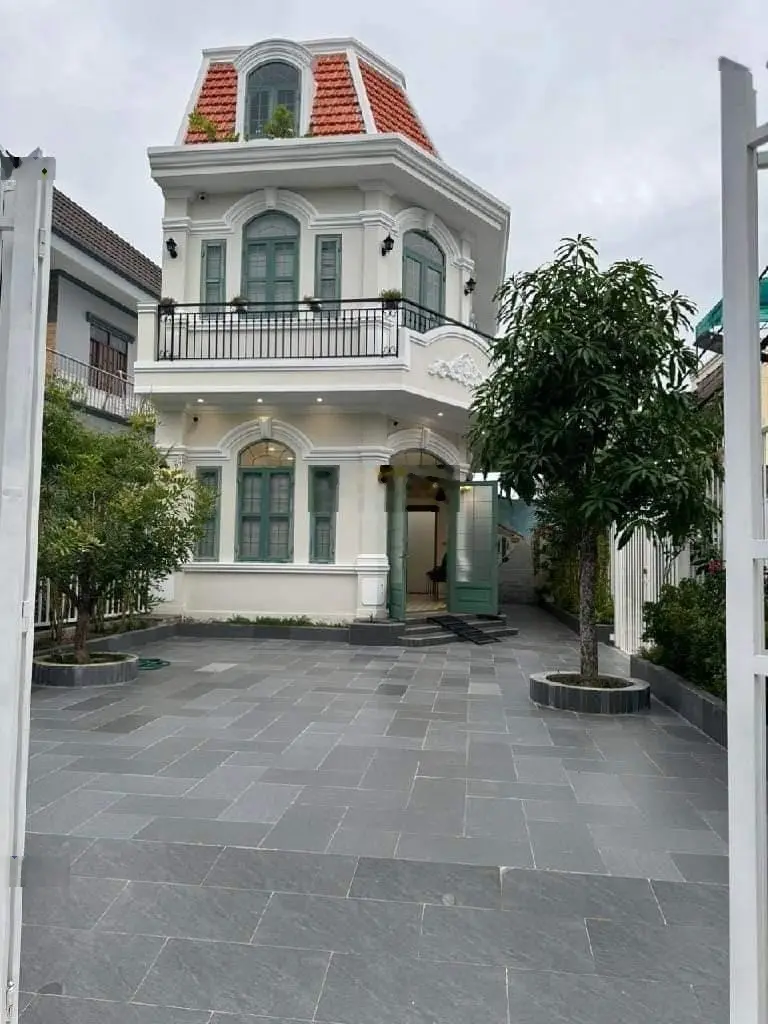Ngay trung tâm huyện Nhà Bè - dư đậu 3 chiếc ô tô - đã set up kinh doanh sẵn đường trước nhà 30m