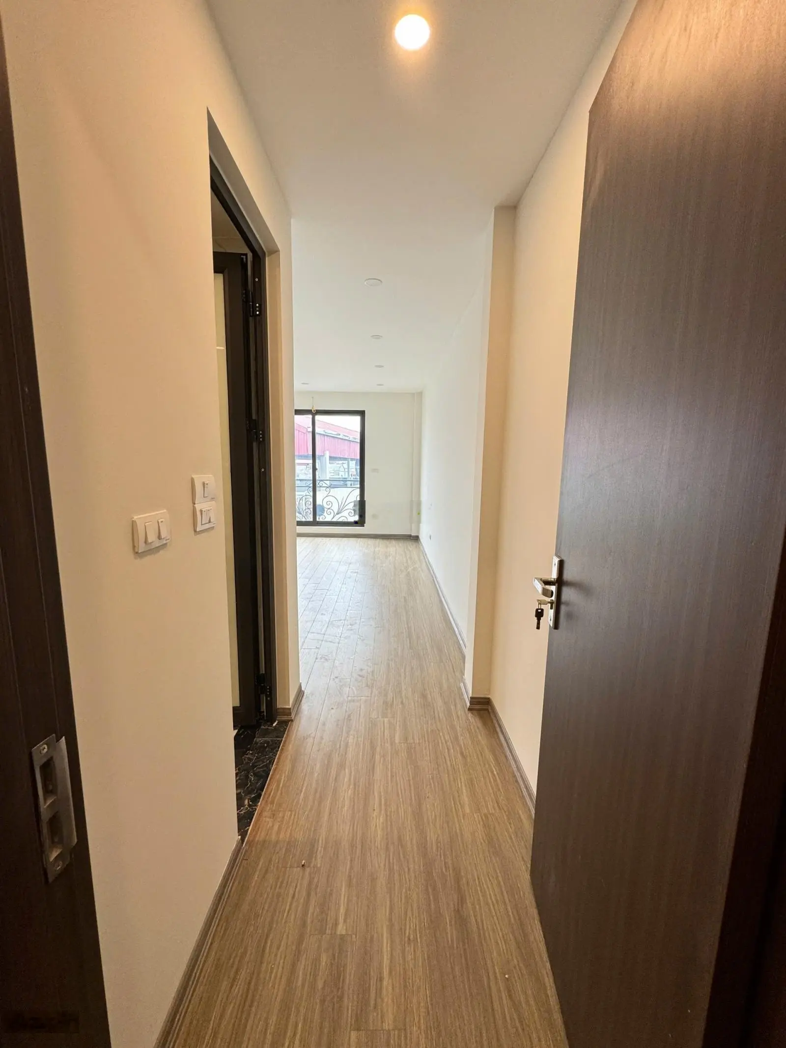Nhà thạch bàn 45m 6 tầng thang máy gara ô tô ngõ thông 8tỷ8