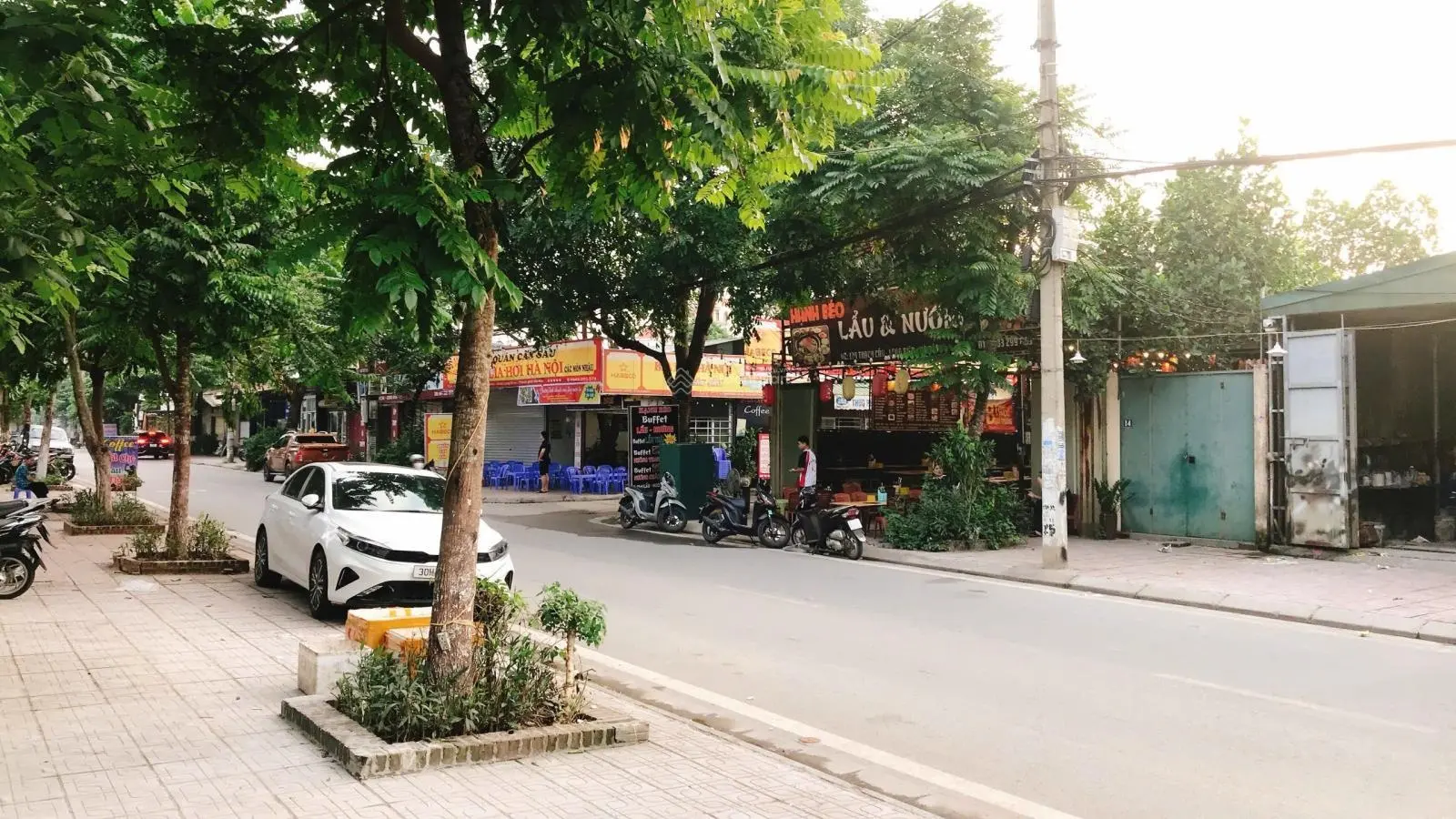 Vị trí cực đẹp, mặt đường oto tránh đỗ ngày đêm. Thông lên Nắng Sông Hồng. Di chuyển 2 phút đến chợ