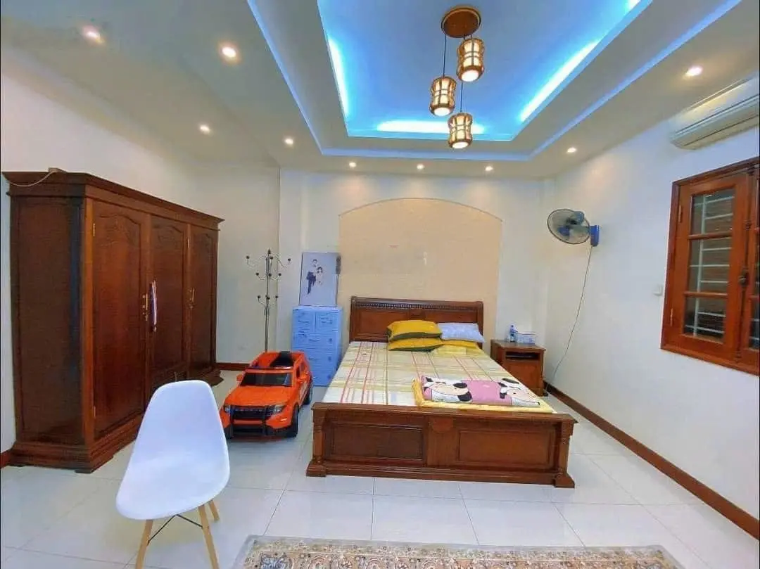 Tôi bán nhà phân lô phố Trích Sài Nguyễn Đình Thi ô tô tránh 47m2 ngõ thông KD đỉnh 6T 150m ra hồ