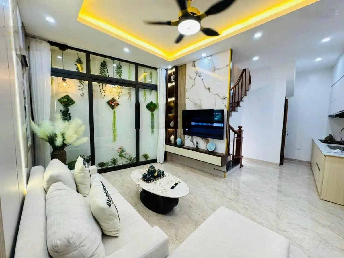 Bán nhà mới lô góc, gần phố Nguyễn Khánh Toàn, Trung Kính, Yên Hoà, 38m2x5T, MT 6m, giá 6,99 tỷ
