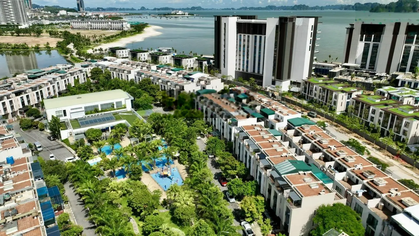 Bán căn góc Royal Lotus, 122 m2, full nội thất, sổ đỏ, gần bãi tắm, giá 13,X tỷ. Lh 0965 868 ***