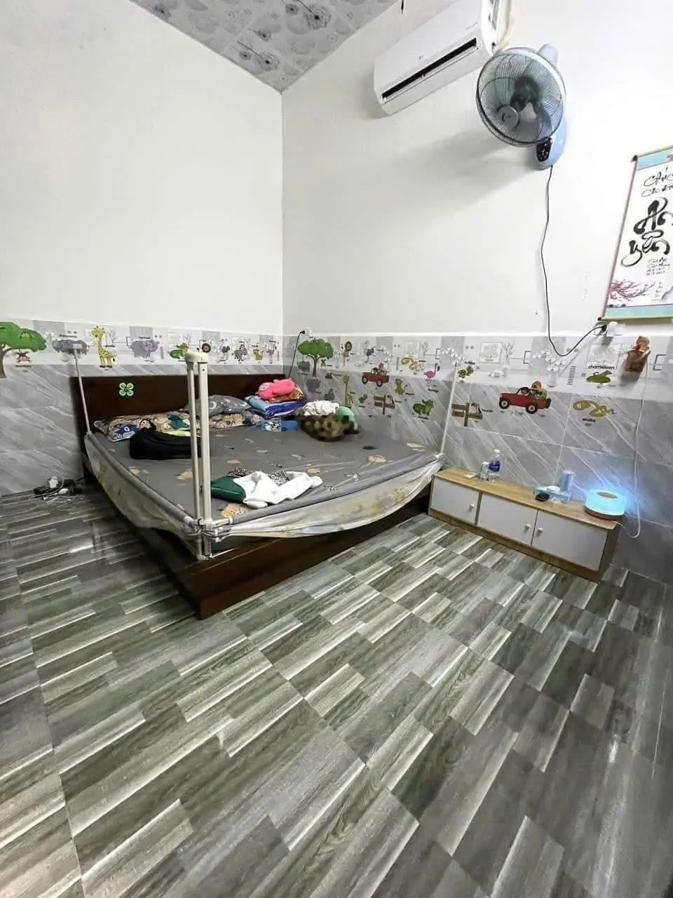Bán nhà cho thuê DT 75m2 SHR nằm ngay đường Trịnh Như Khuê Nằm sát chợ Bình Chánh KDC đông đúc