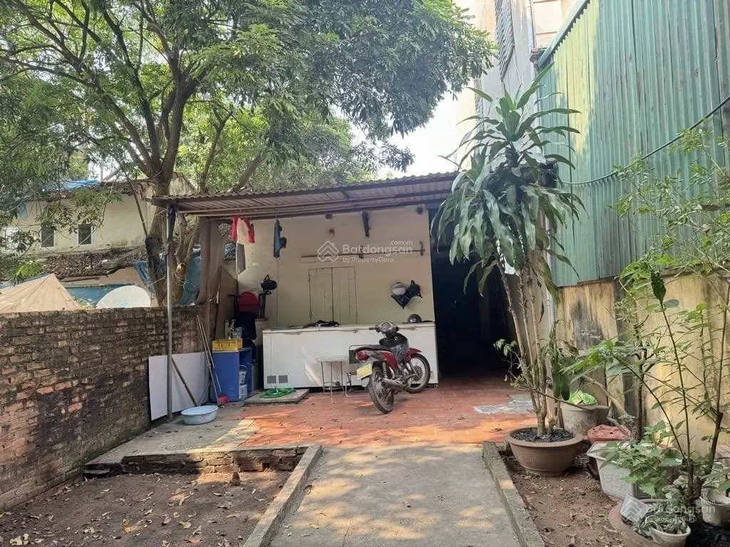 Nhà phố Thạch Cầu - Long Biên - nằm gữa cầu Chương Dương và cầu Vĩnh Tuy ô tô đỗ cửa