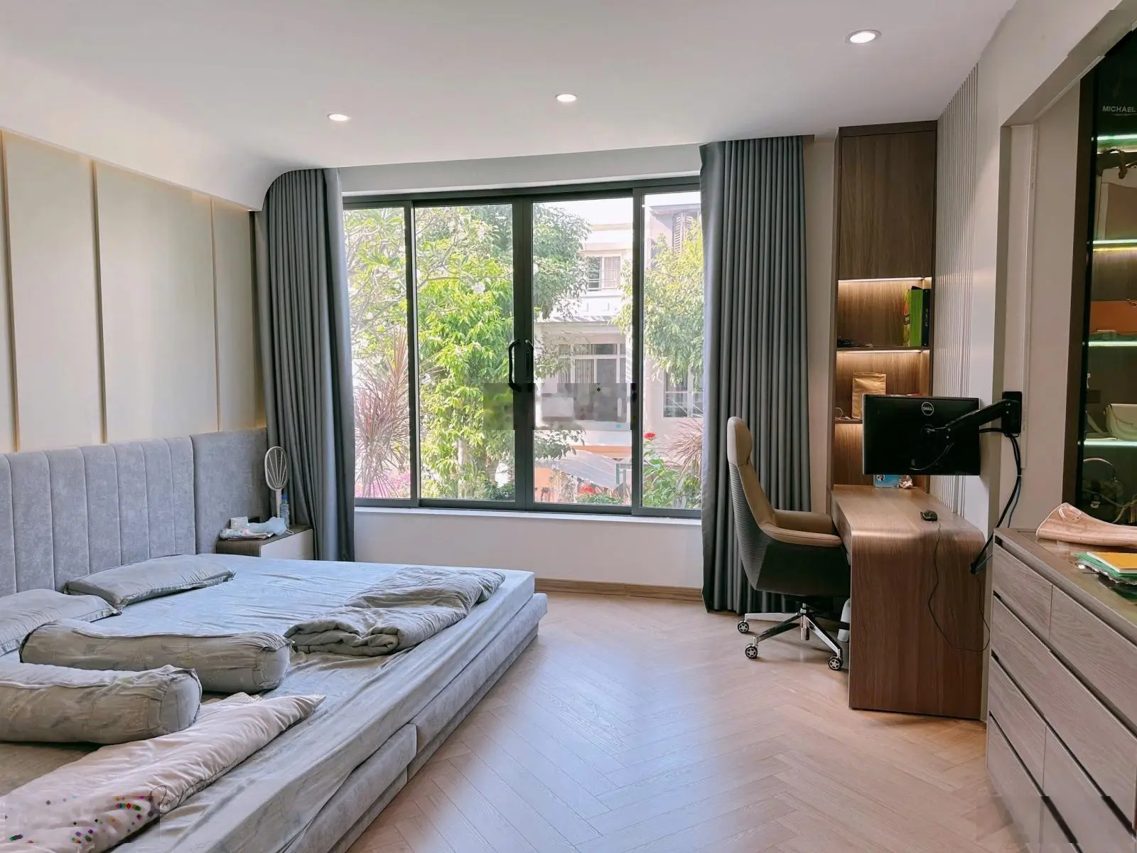 Bán Biệt Thự Mới Đẹp Phú Mỹ Hưng 7x18 - 3 Lầu Tặng Nội Thất Cao Cấp Vào Ở Liền