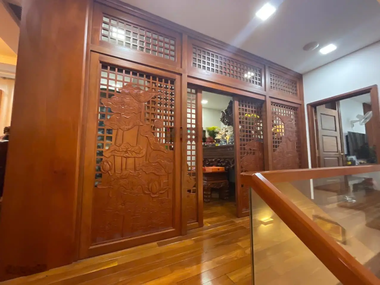 BIỆT THỰ SONG LẬP 186m2 BÊN HỒ 12HA, CẠNH VƯỜN HOA LỚN. HOÀN THIỆN ĐẸP SẴN ĐƯỜNG CHỜ LẮP THANG MÁY.