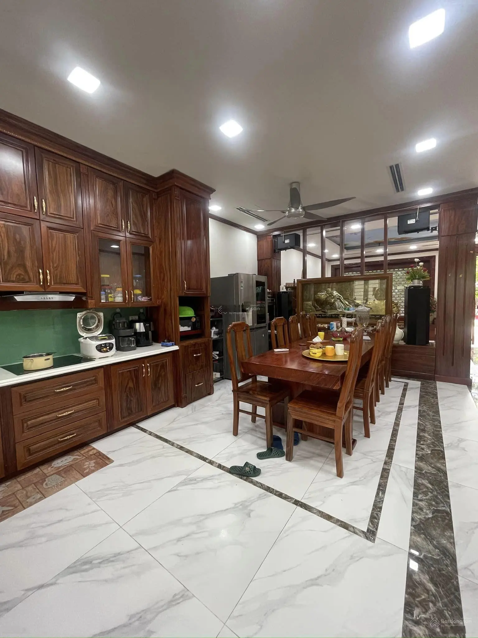 Hiếm 2 thoáng, phố trần quốc hoàn, mặt ngõ thông trải nhựa, oto tránh, kinh doanh 40m mt 4m 11.8 tỷ