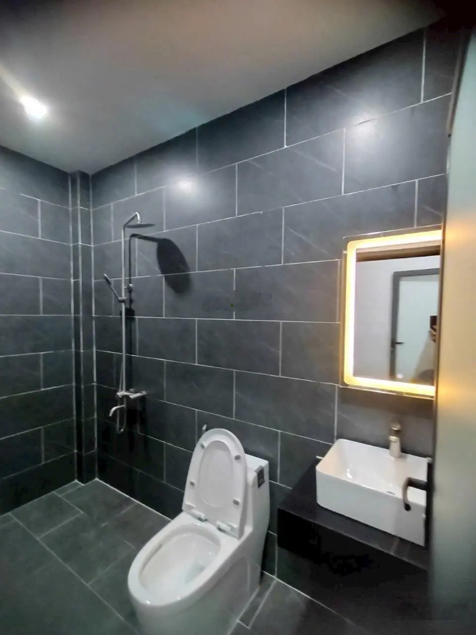 Nhà ngay mặt chợ gò đen mới xây 100m2/950tr kinh doanh mua bán được liền sổ sẵn, nội thất cơ bản