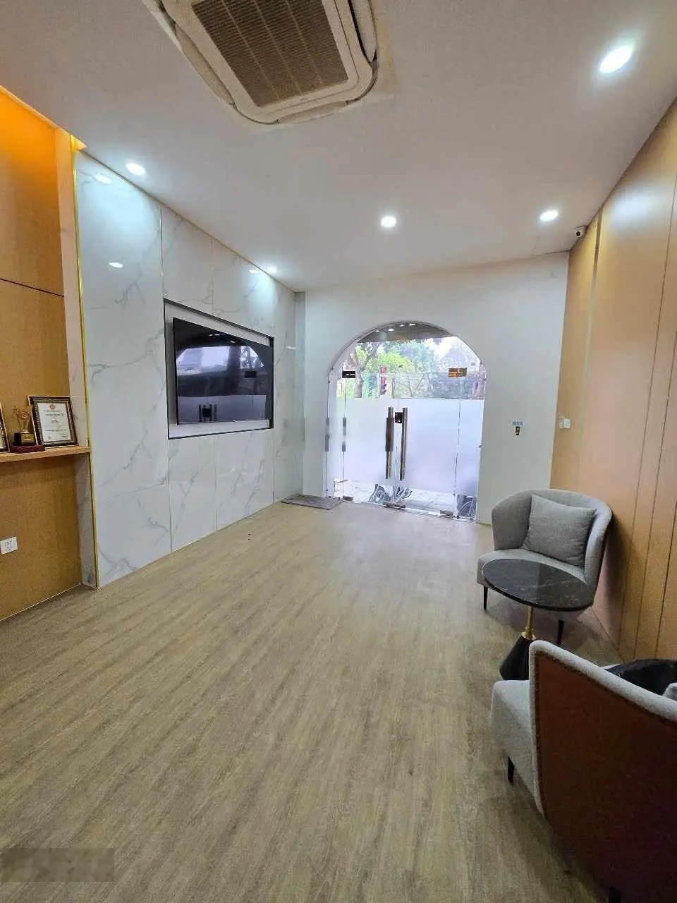 Bán nhà mặt phố lê trực ba đình dt 70m nhỉnh 40tỷ vị trí siêu đẹp vỉa he rộng kinh doanh đỉnh