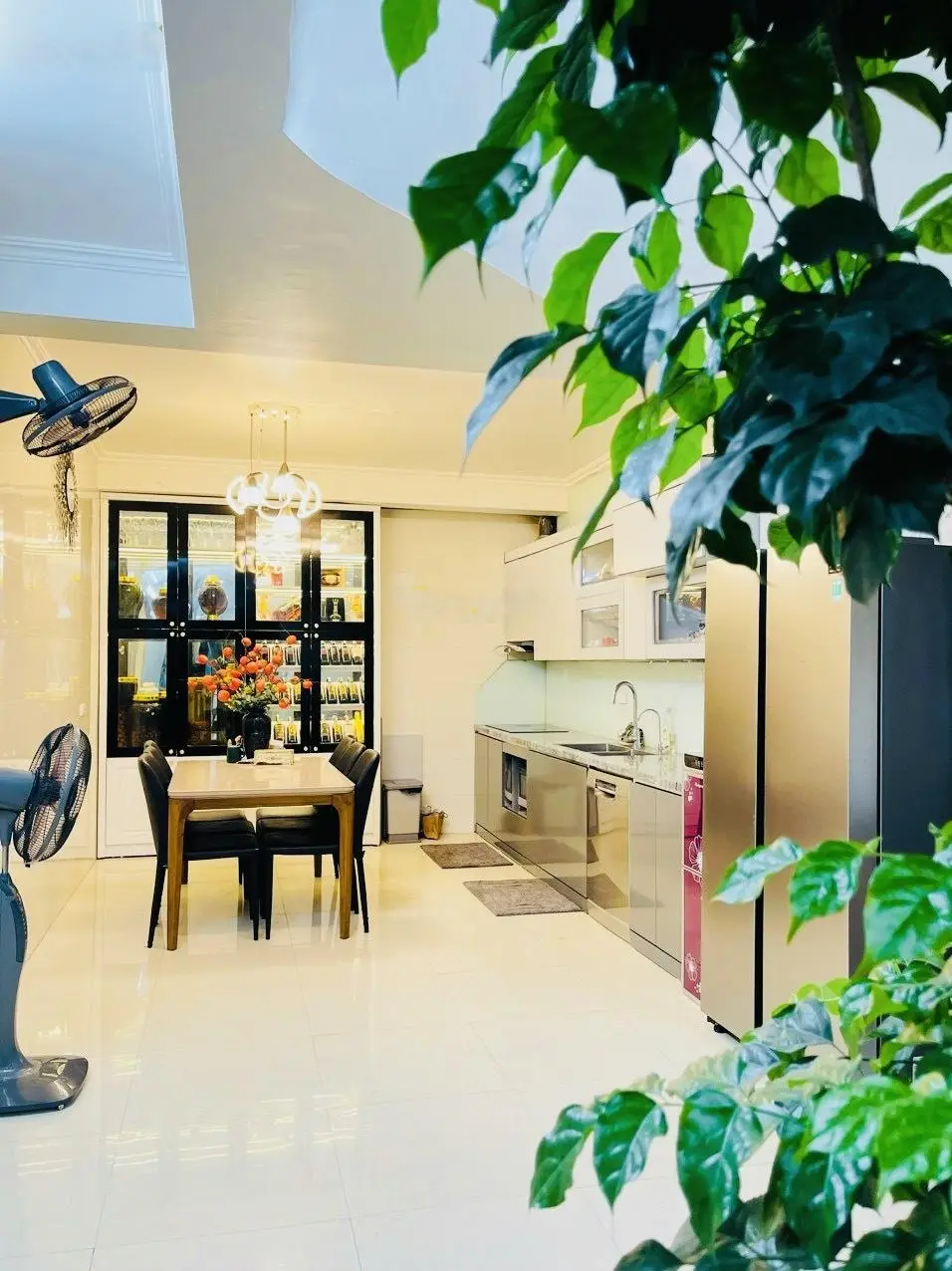 Chính chủ cần bán nhà mặt phố quận Tây Hồ, 60m2, 5 tầng kinh doanh sầm uất, gần Hồ Tây, Giá 21.8 tỷ