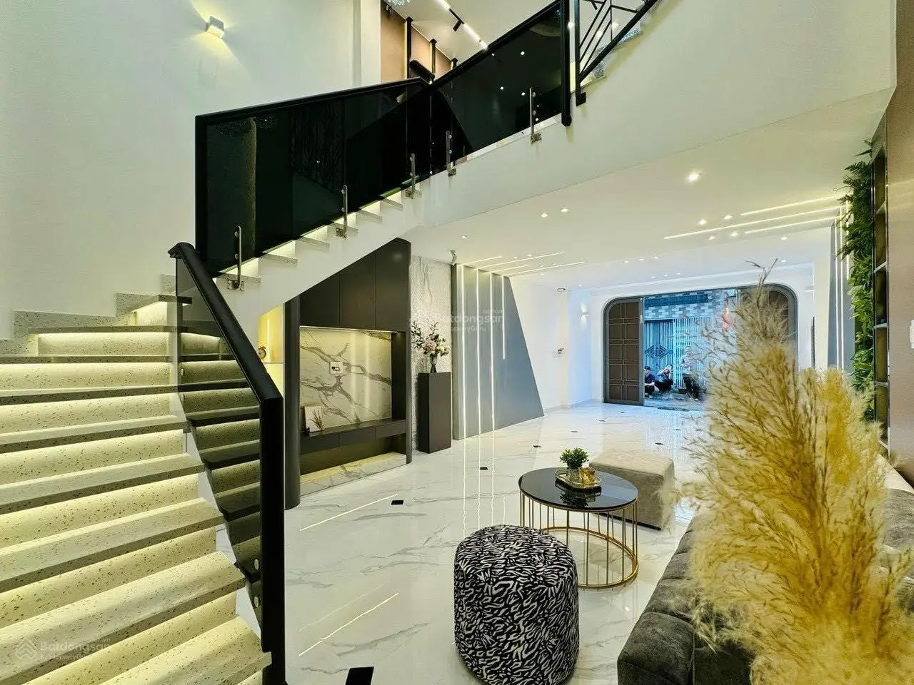 Nhà đẹp bán gấp 48m2 giá 2tỷ750 triệu đường Nguyễn Cửu Vân, P17, Bình Thạnh. Hẻm xe hơi. Sổ riêng