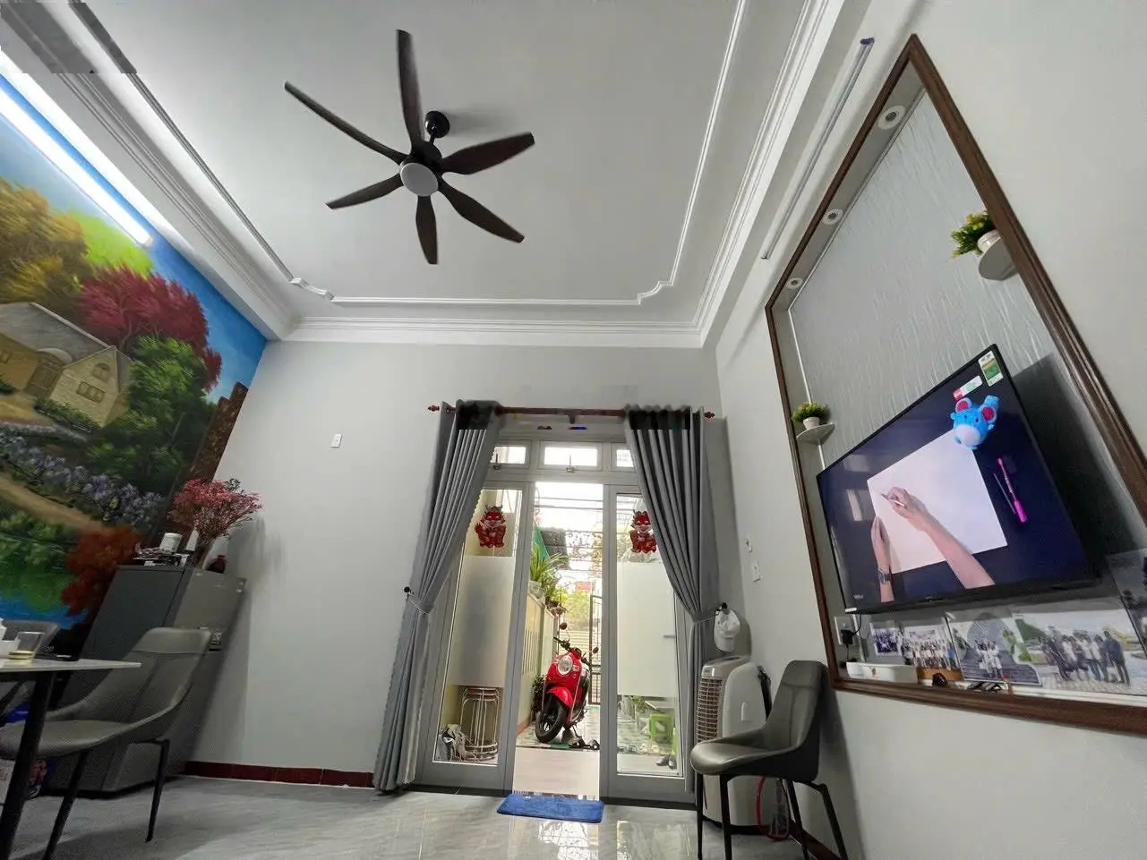 Bán Gấp Nhà Trung Tâm Phố - Lê Lợi - Cạnh Bên Công An TP - DT đất 64m Sân Rộng 70m2 - Chỉ 4.3 tỷ TL