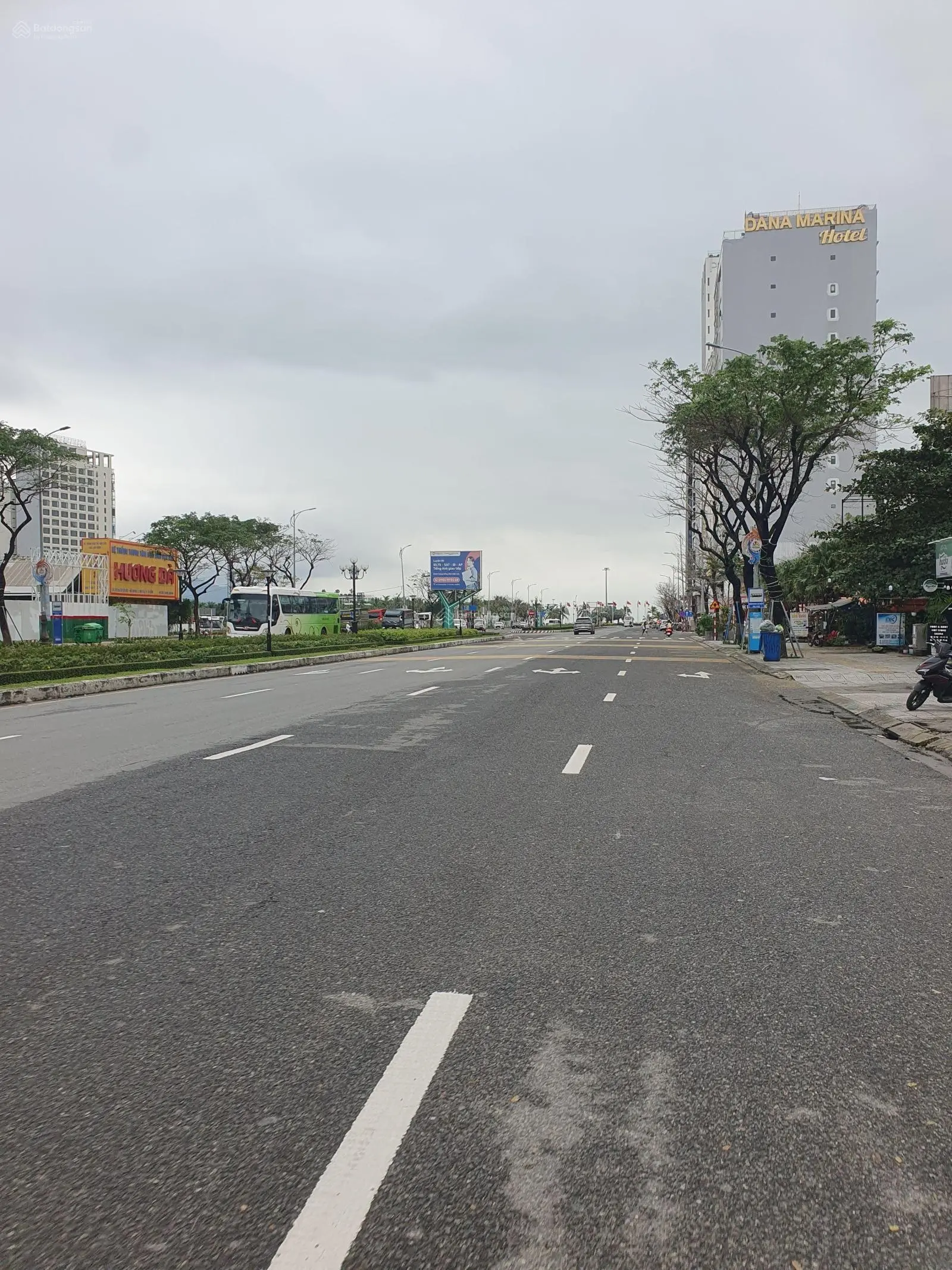 Nhà 2 tầng phố Võ Văn Kiệt DT 140m2 cách biển Mỹ Khê 200m